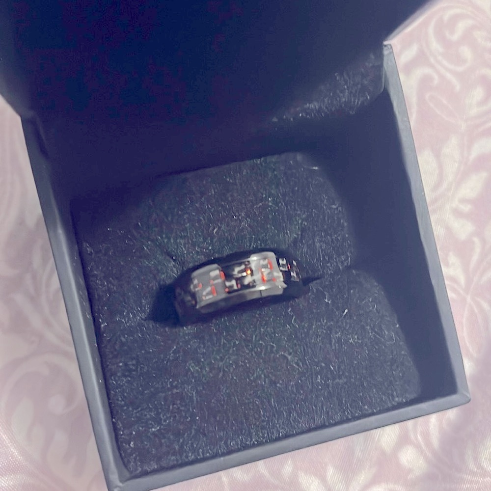 Kay MGW Wedding Band Black Red Carbon Fiber Stainless Steel Ring Size 7.